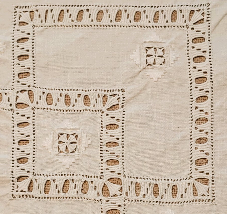 Detalle de mantel calado. Obra de Mari Nalbandian de Achdjian (1921-2011)